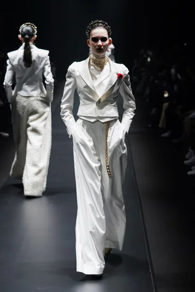 Look 13